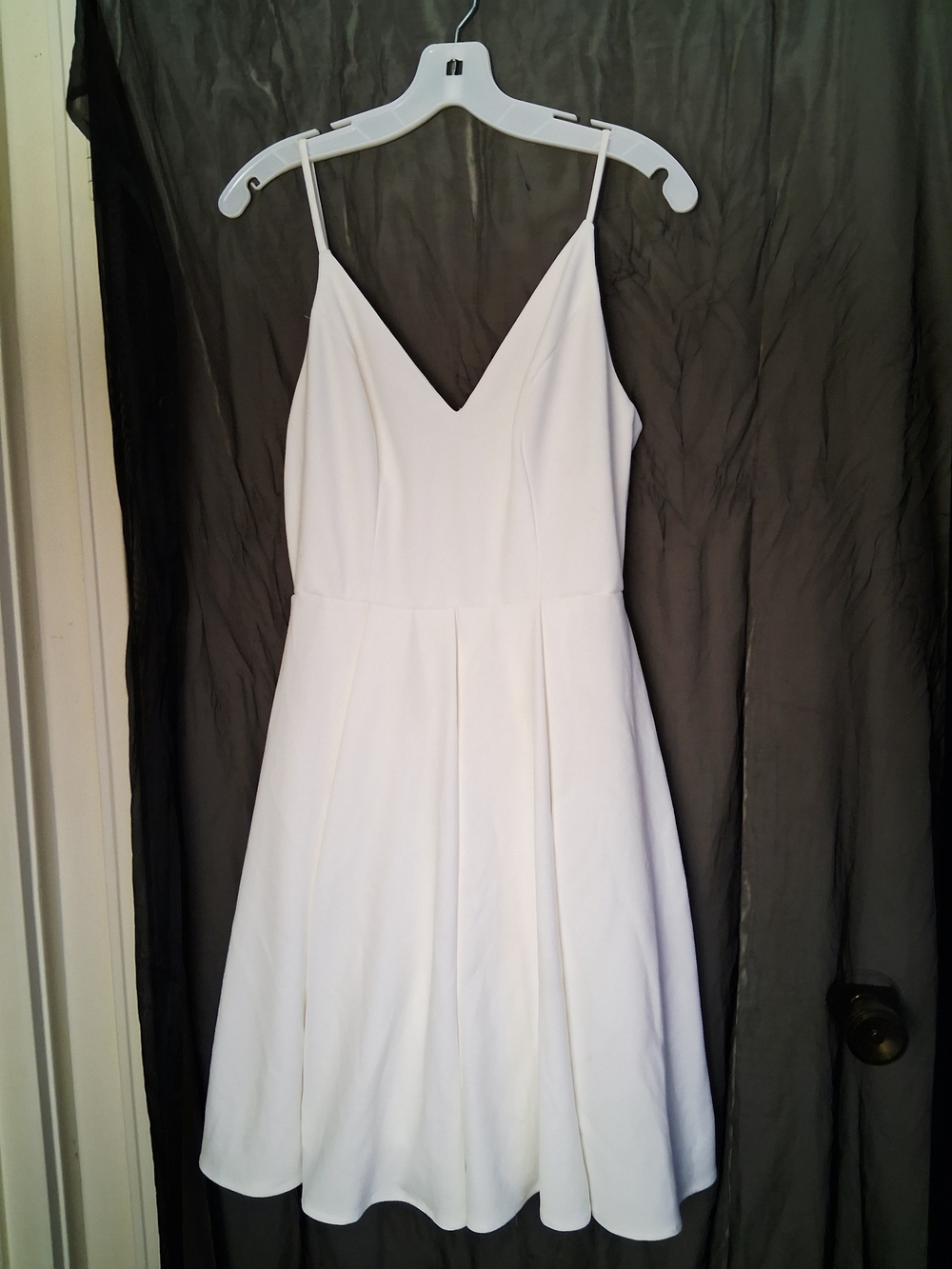 Elegant White V-Neck Spaghetti Strap Mini Dress